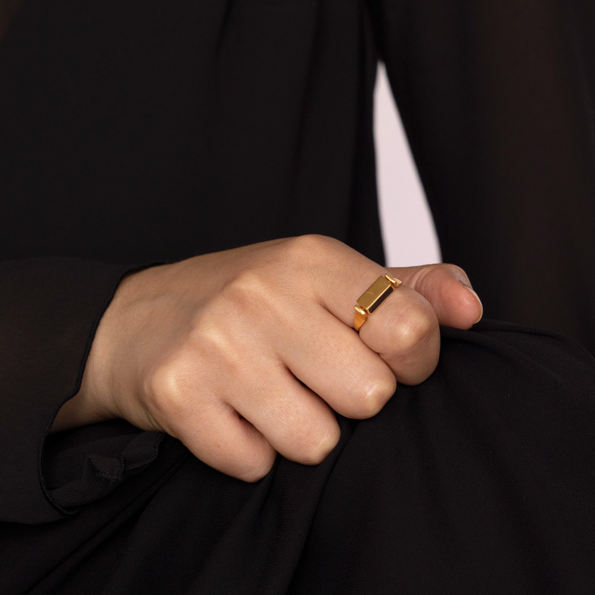 Saphir Engravable Brick Flip Ring