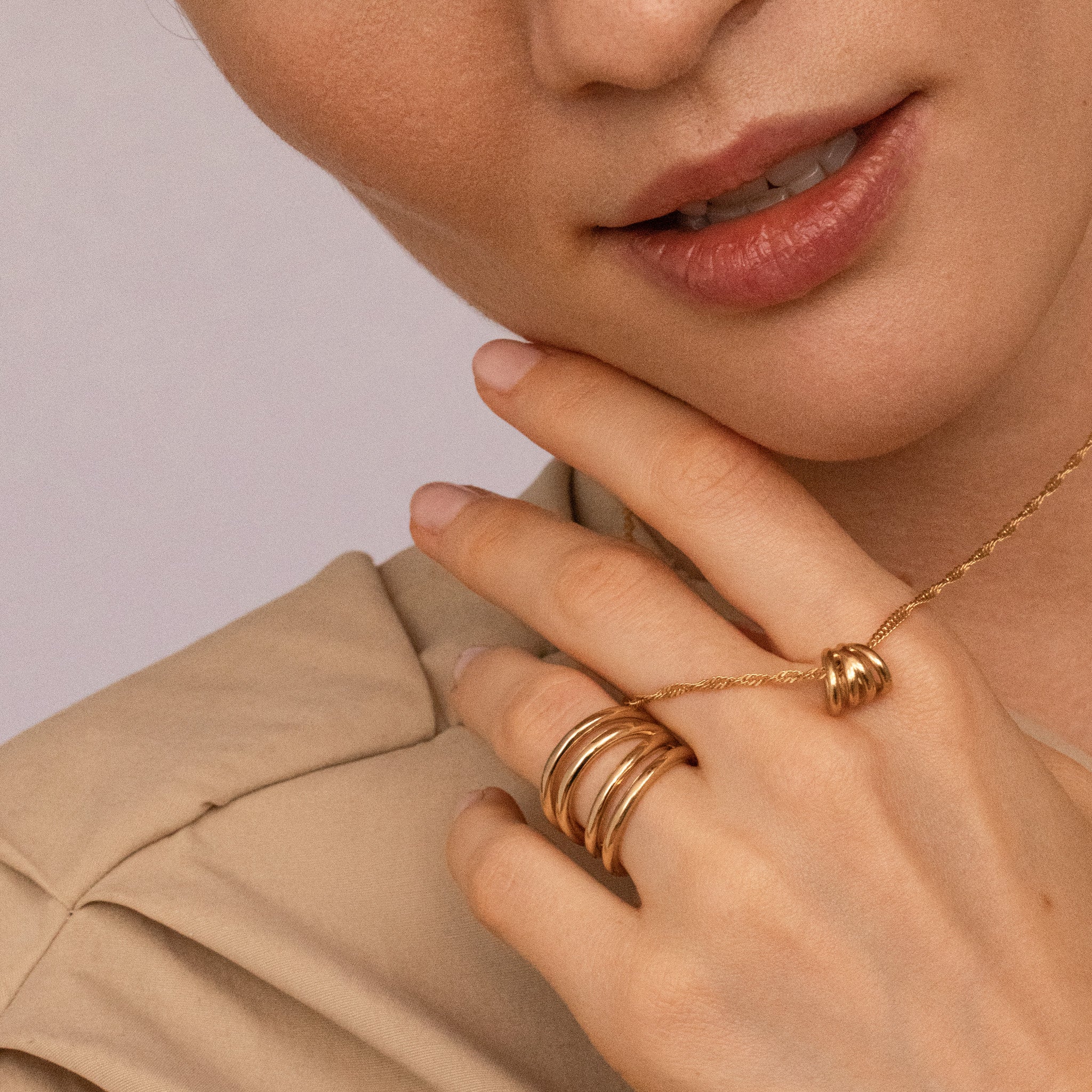 Hypnotic Loop Anhänger | 585 Gold