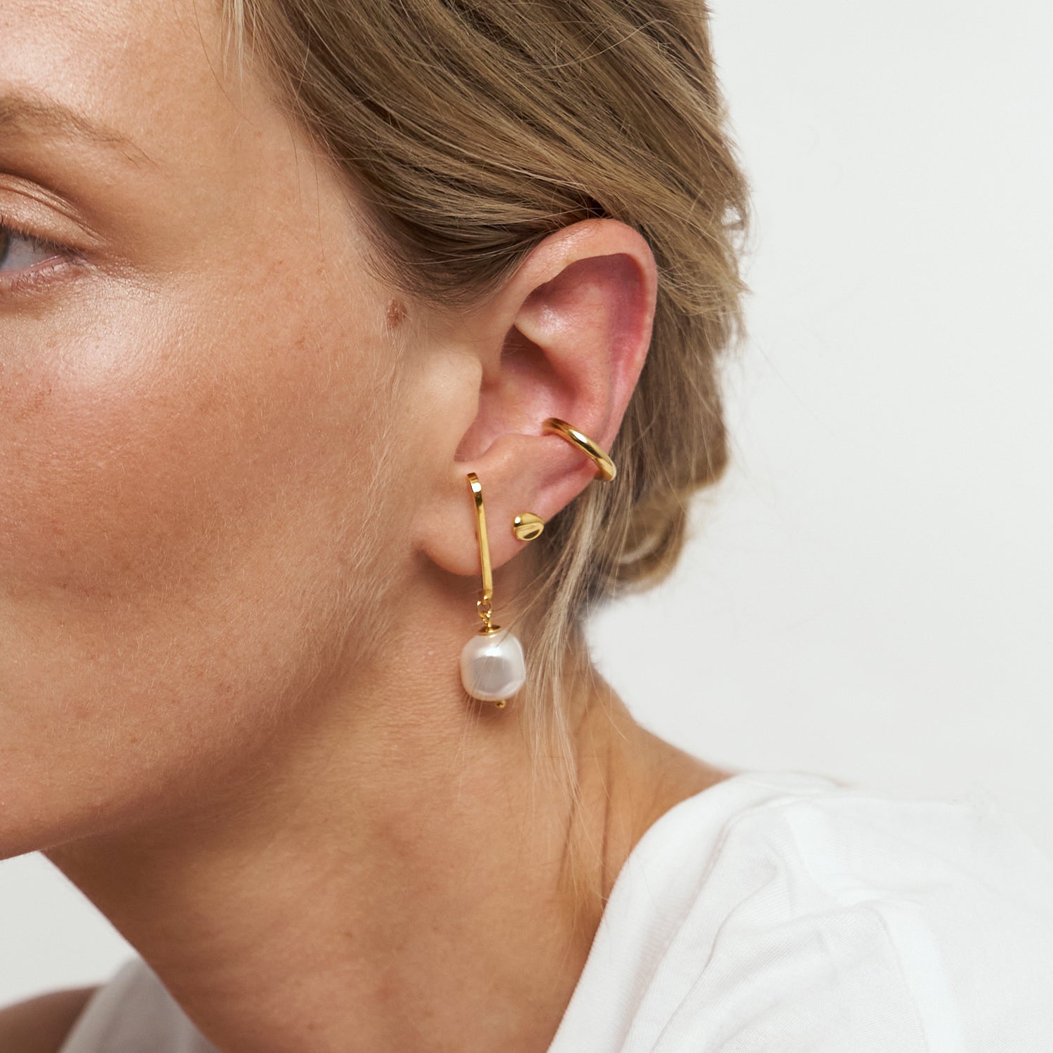 Bold Revolve Ear Cuff | 585 Gold