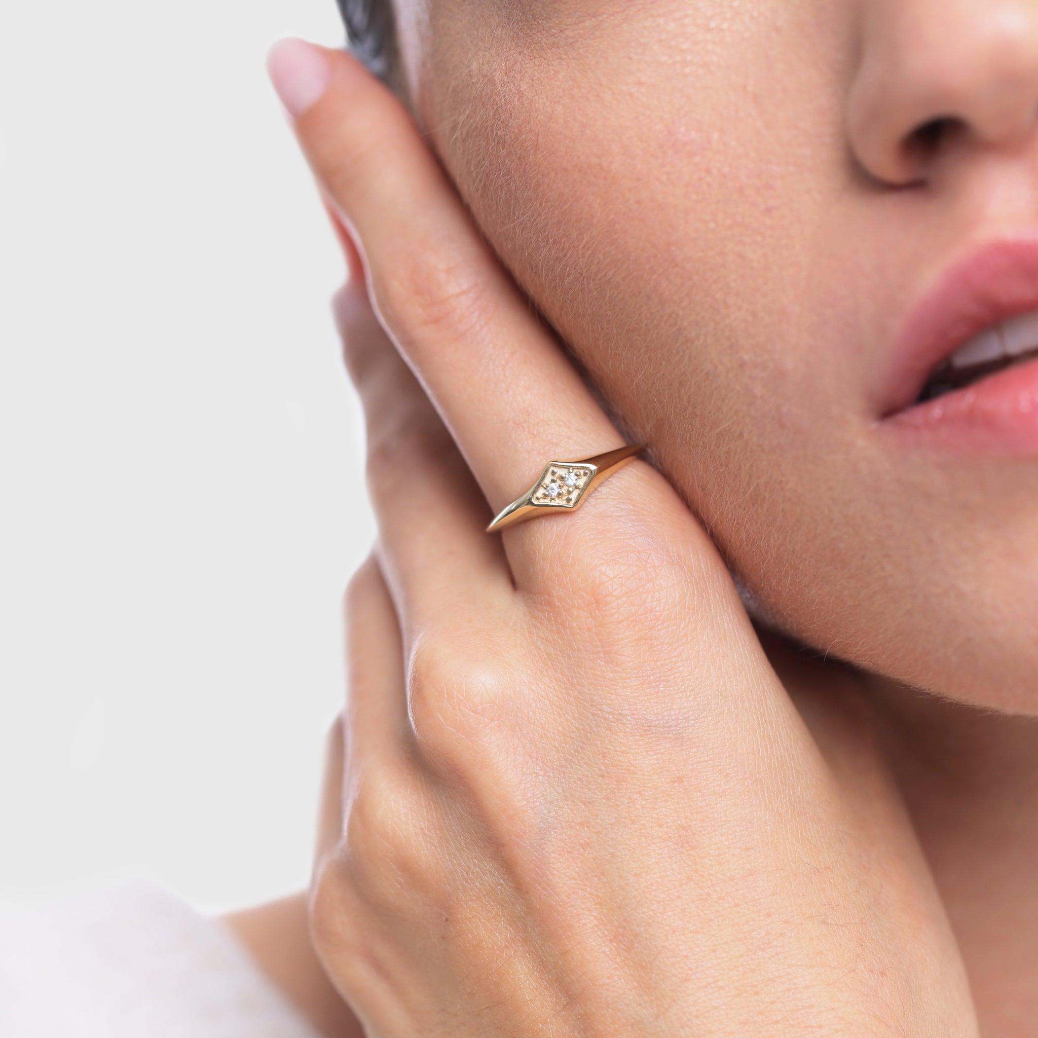 Weißer Saphir Supernova Pavé Ring