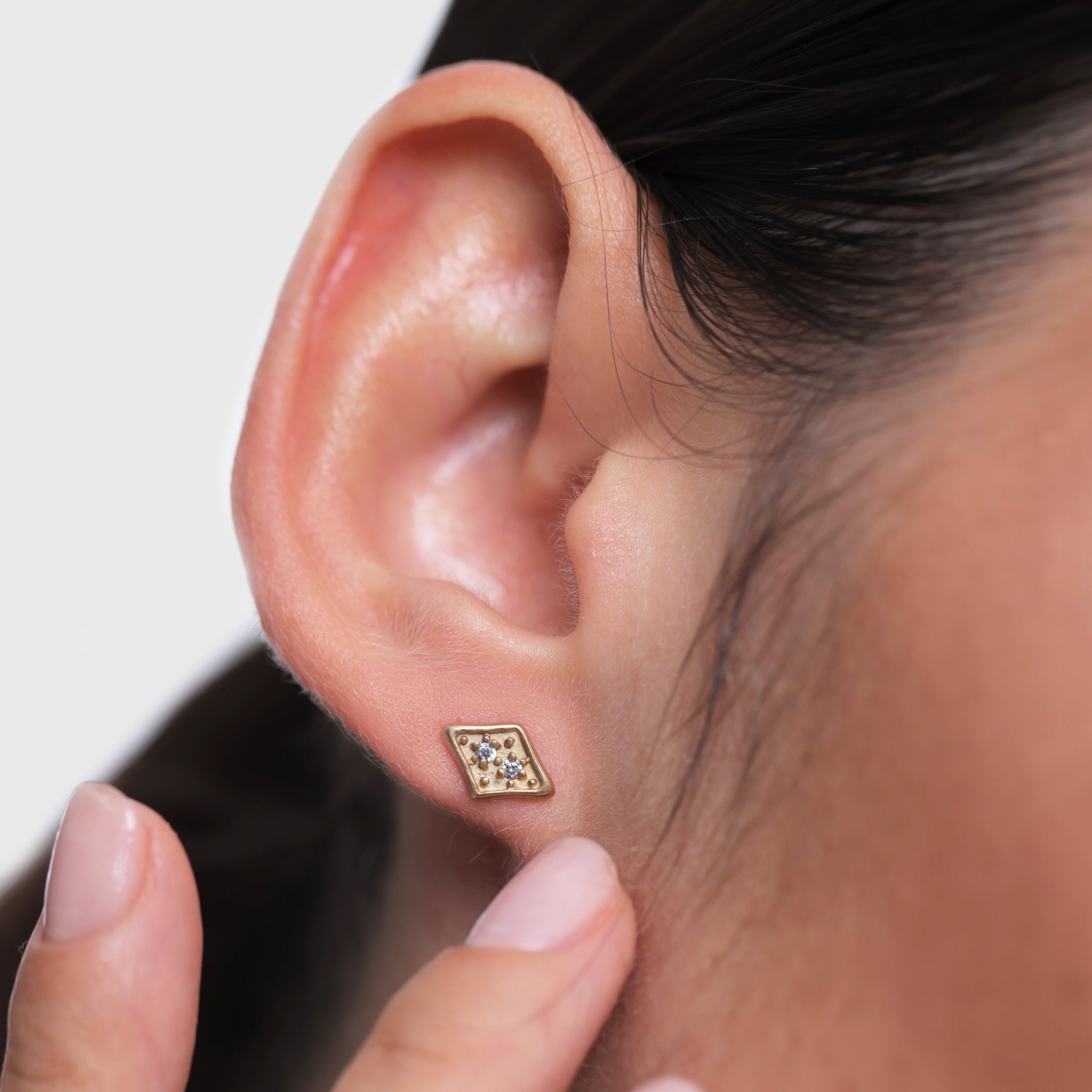 Weißer Saphir Supernova Pavé Ohrstecker Ohrringe | 585 Gold