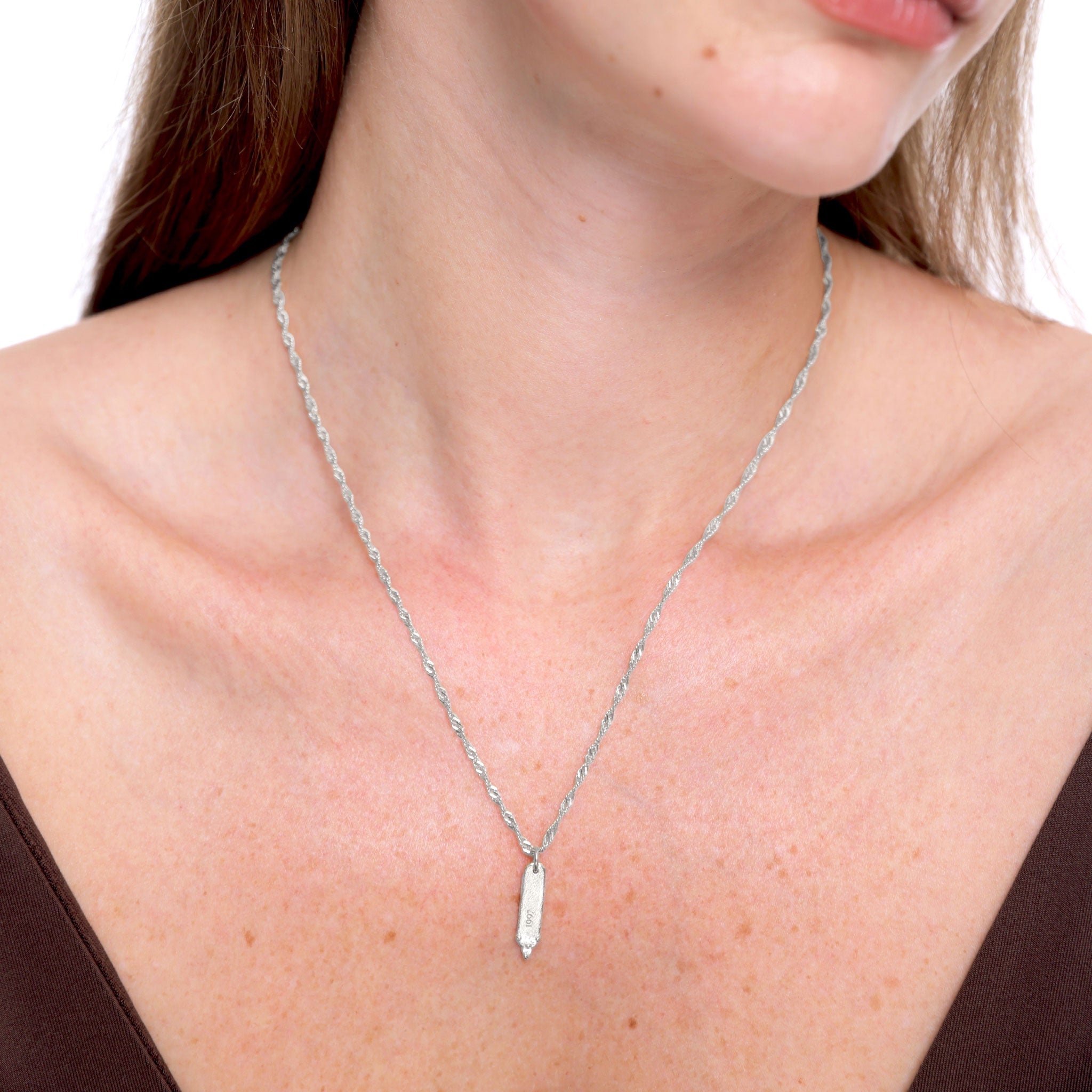 Weißer Saphir Engravable Trinity Bar Anhänger - Antique