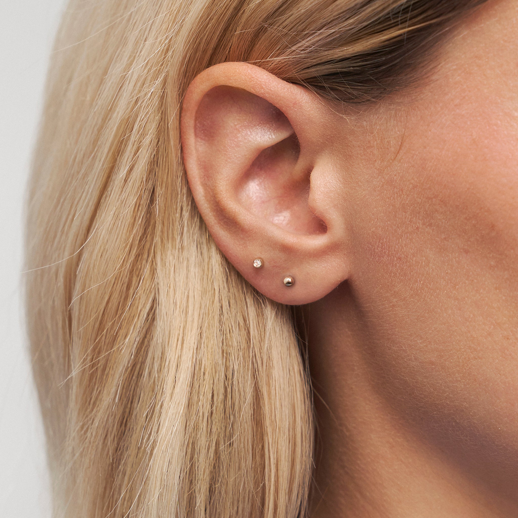 Weißer Saphir Brilliant Dot Ohrstecker Ohrringe | 585 Gold