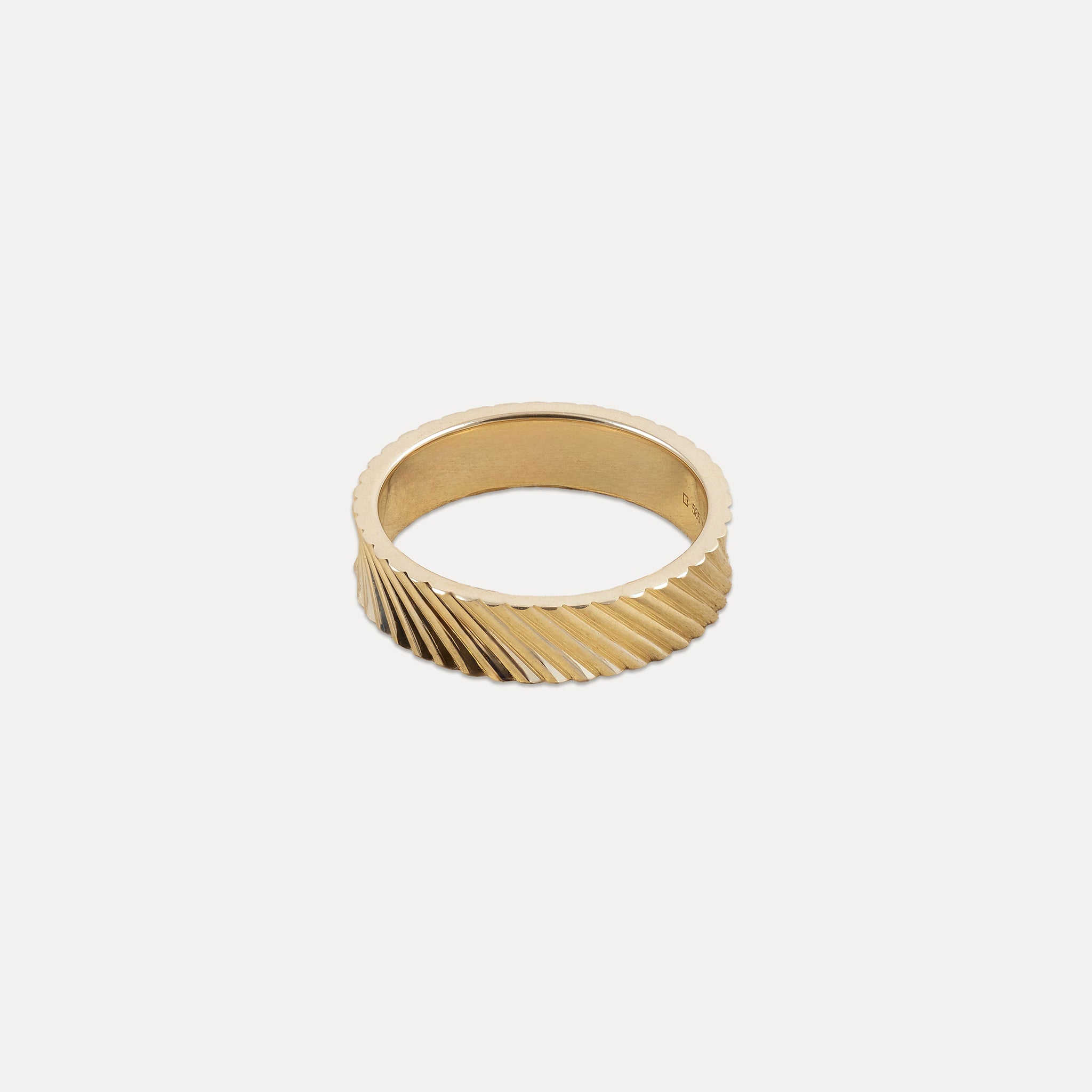 Wide Fanned Fair Band | 585 Gold