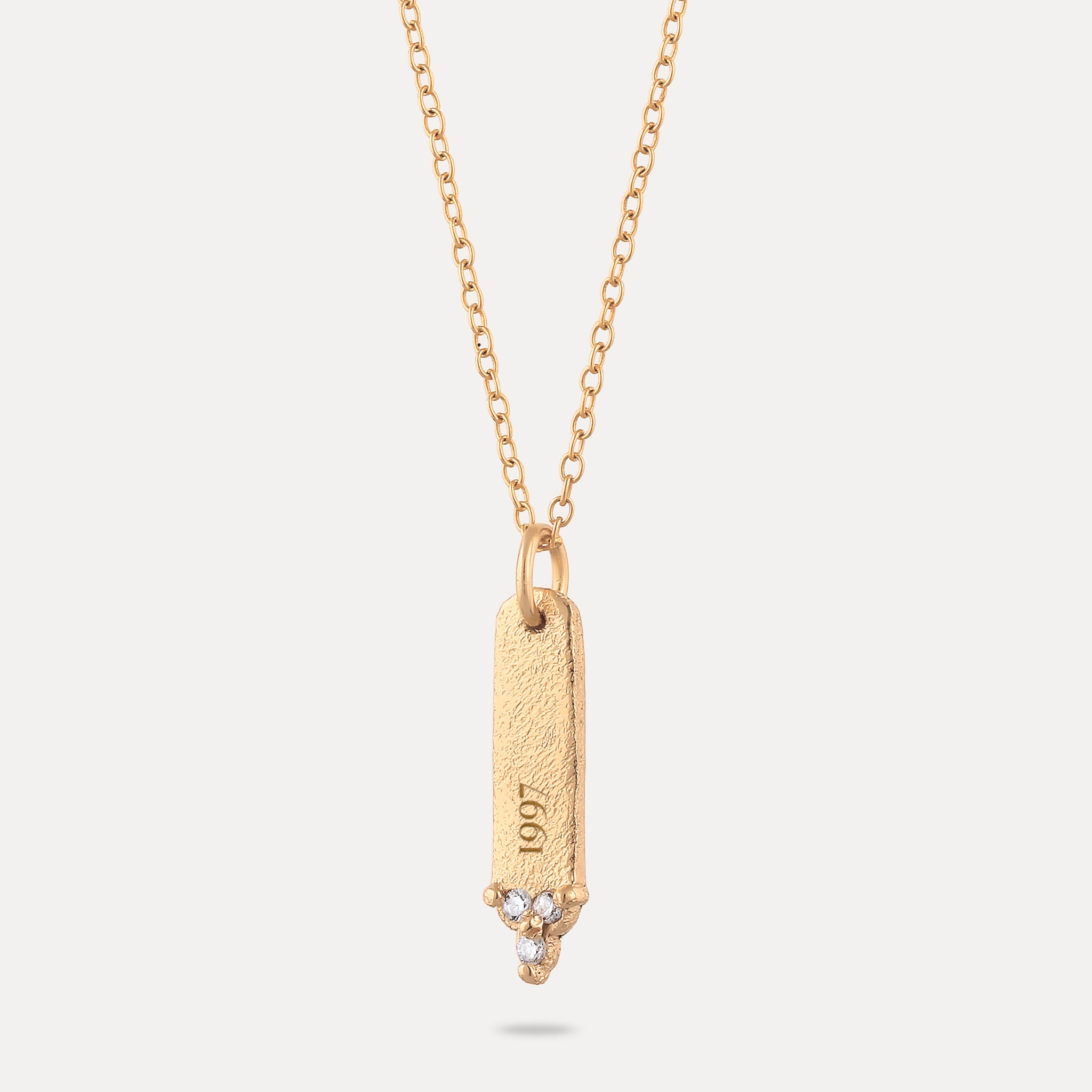 Weißer Saphir Engravable Trinity Bar Anhänger - Antique | 585 Gold