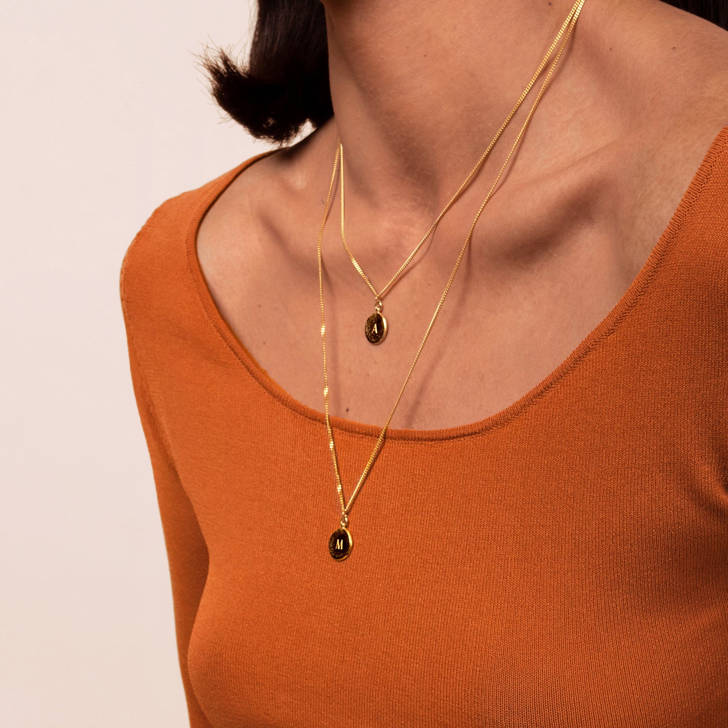 Engravable Fluid Medallion Anhänger | 585 Gold - Matt