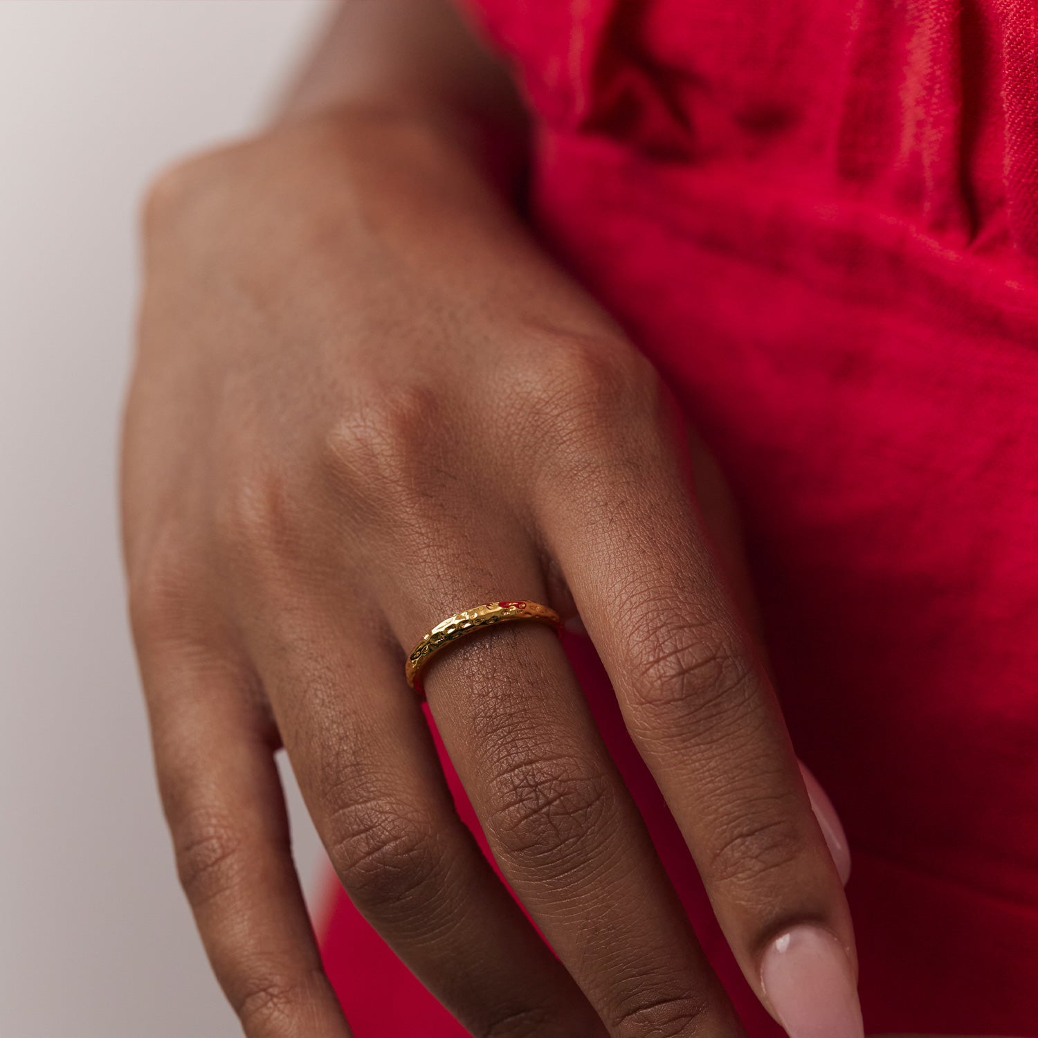 Hammered Thin Bombé Ring 14k Massivgold