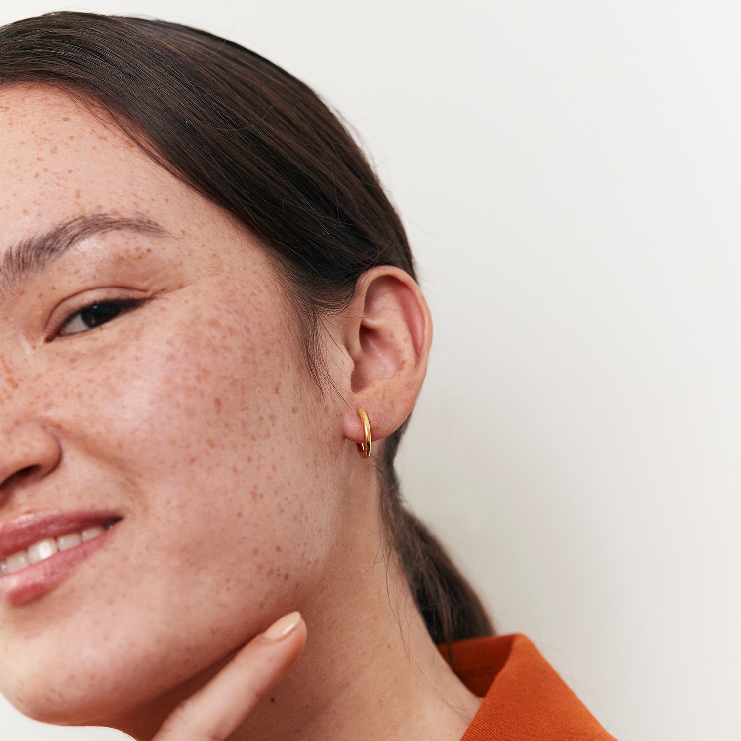 Oval Bold Hinged Huggies