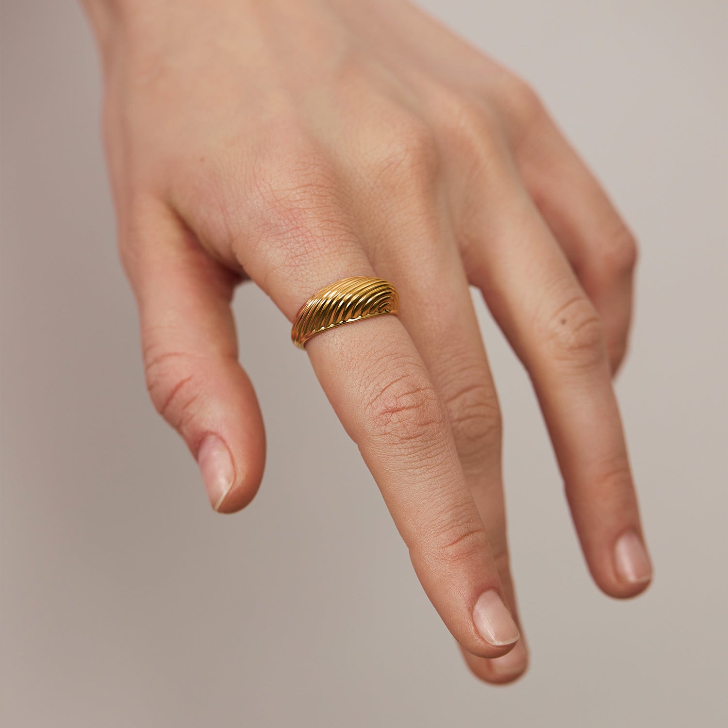 Ribbed Bombé Ring 14k Massivgold