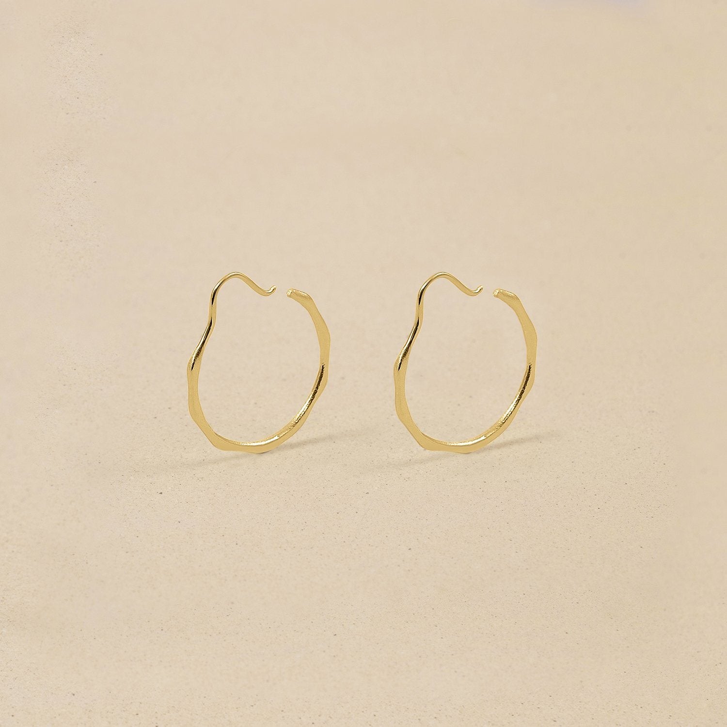 Fluid Hoop Ohrringe 14k Massivgold Jewelry stilnest