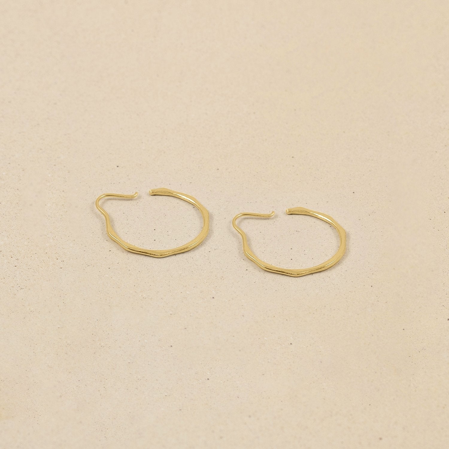 Fluid Hoop Ohrringe 14k Massivgold Jewelry stilnest