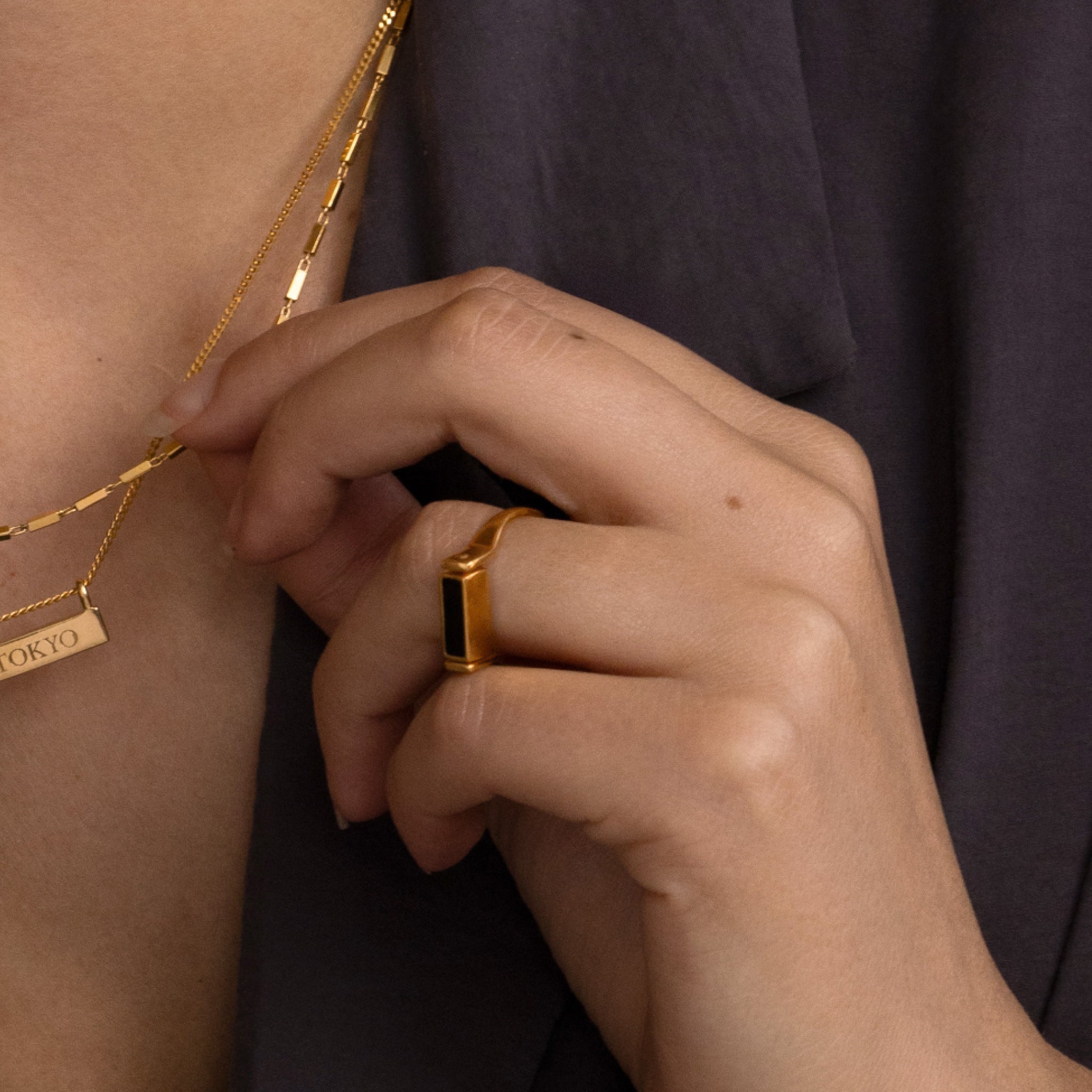 Saphir Engravable Brick Flip Ring