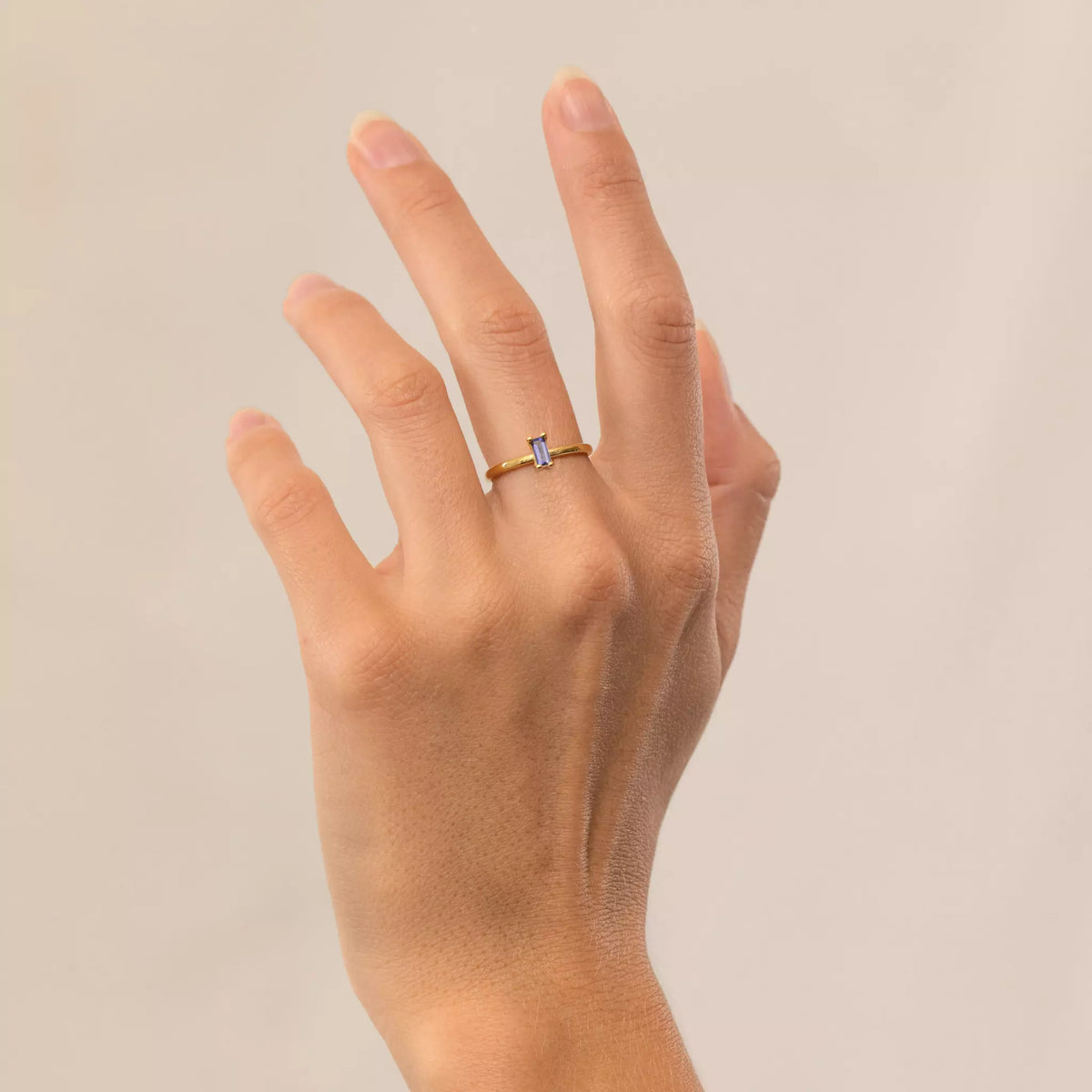 Lila Iolith Solitär Ring - Baguette